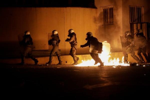 Προσφυγικό: Μηνυτήρια αναφορά κατά της βίας των ΜΑΤ στη Λέσβο
