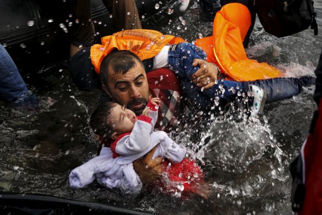 Προσφυγικό : Το σχέδιο για πλωτό φράγμα στην Ελλάδα και η αποτυχία της ΕΕ