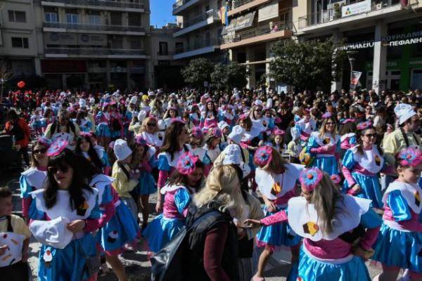 Κοροναϊός: Ακυρώνεται το καρναβάλι της Πάτρας – Πώς αντιδρούν καταστηματάρχες