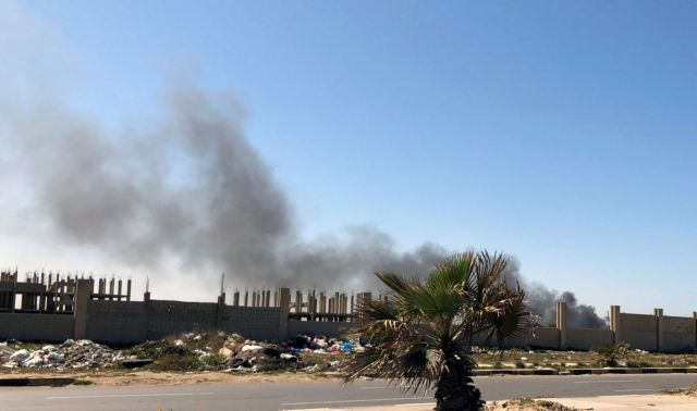 Λιβύη: «Βροχή» από ρουκέτες στο αεροδρόμιο της Τρίπολης – Eκκενώθηκε νοσοκομείο