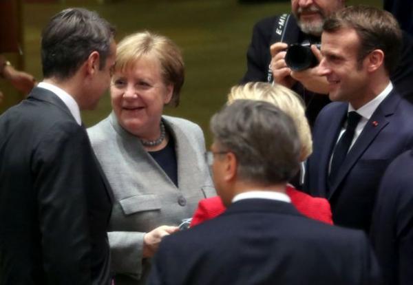 Προσφυγικό: Μπαράζ τηλεφωνικών επαφών Μητσοτάκη μετά τις μαζικές αφίξεις