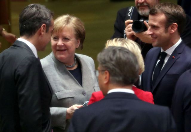 Προσφυγικό: Μπαράζ τηλεφωνικών επαφών Μητσοτάκη μετά τις μαζικές αφίξεις