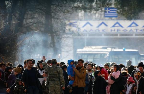 Έβρος: Νέα ένταση στα σύνορα μεταξύ προσφύγων – αστυνομίας