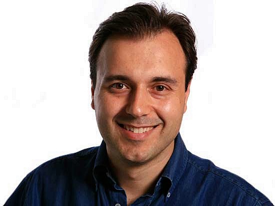 Με ηλεκτρικό ποδήλατο στο Μαξίμου ο πρόεδρος της ΚΕΔΕ