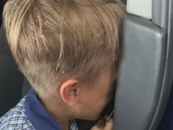 Bullying στο σχολείο: Συγκινητικό βίντεο με 9χρονο αγοράκι που πάσχει από νανισμό