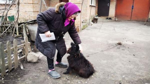 Ουκρανία : Bουλευτής είπε σε συνταξιούχο να πουλήσει τον σκύλο της για να πληρώσει τους λογαριασμούς της