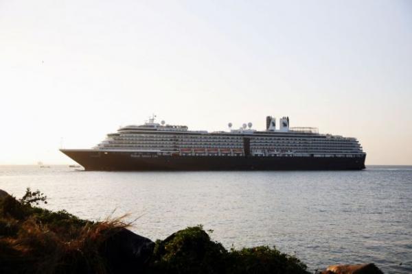 Κοροναϊός: Οι Αρχές απαγόρευσαν σε κρουαζιερόπλοια να πιάσουν λιμάνι