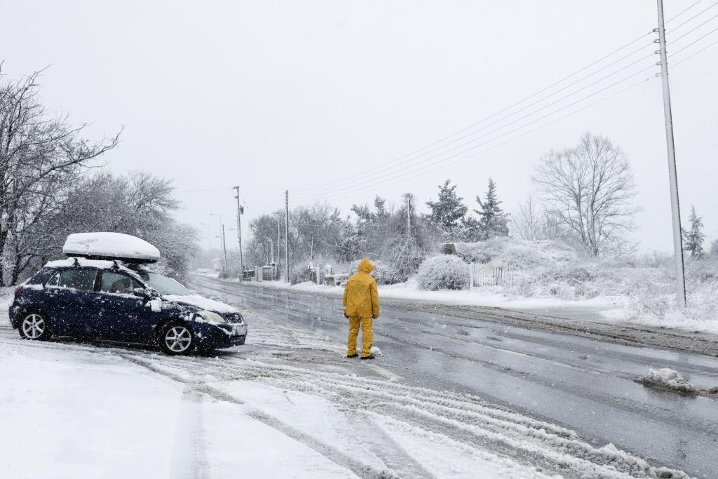 Κακοκαιρία: Προβλήματα σε δρόμους και κλειστά σχολεία
