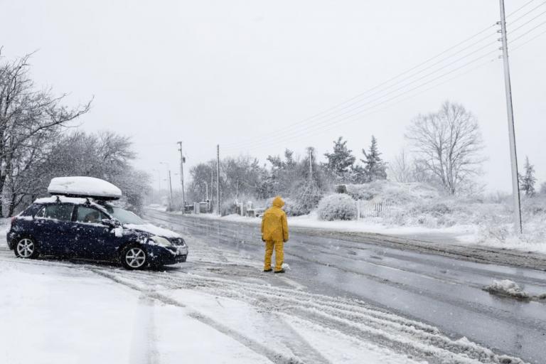 Κακοκαιρία: Προβλήματα σε δρόμους και κλειστά σχολεία