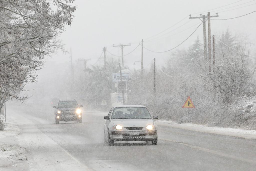 Καιρός : Ψύχος, χιόνια και βροχές σε όλη τη χώρα | in.gr