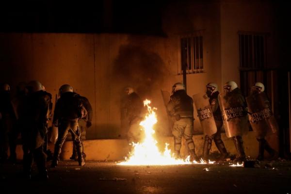 ΝΟΔΕ Λέσβου κατά της βίας των ΜΑΤ: Η κυβέρνηση δημιούργησε συνθήκες που γιγάντωσαν τον λαϊκισμό