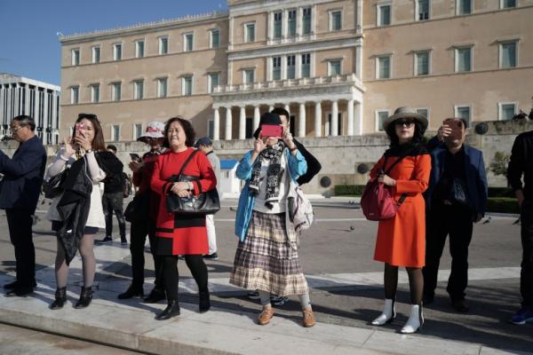 Ποιοι τουρίστες φέρνουν τα περισσότερα λεφτά στην Ελλάδα