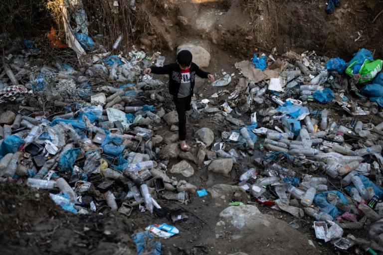 Αδιέξοδο για τις κλειστές Δομές: «Καμία μπουλντόζα τη Δευτέρα», λέει ο Μουτζούρης- Επιμένει η κυβέρνηση