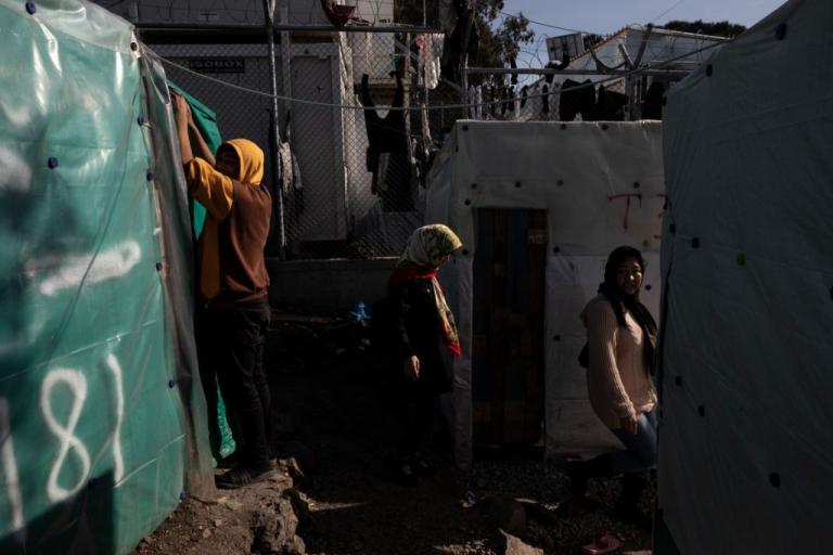 Διεθνής Αμνηστία σε Μηταράκη για κλειστά κέντρα: Κανένας άνθρωπος δεν μπορεί να κρατείται φυλακισμένος