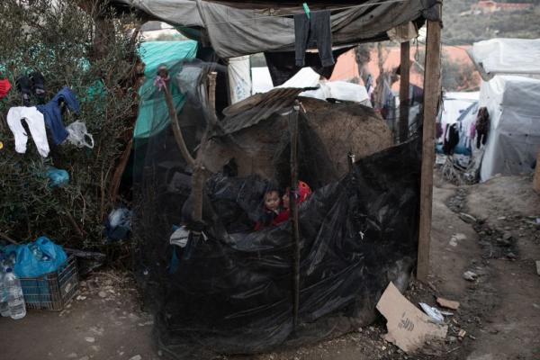 Προσφυγικό: Μπουλντόζες «προσεχώς» για τα κλειστά κέντρα στέλνει η κυβέρνηση – Διάλογο από το μηδέν ζητούν οι νησιώτες