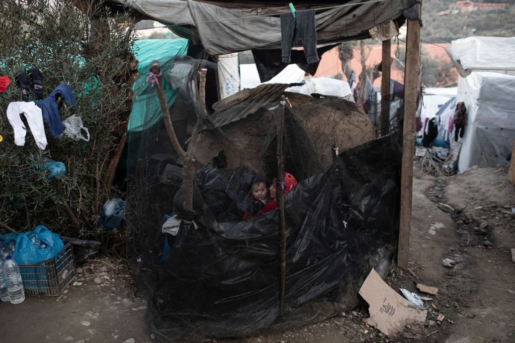 Προσφυγικό: Μπουλντόζες «προσεχώς» για τα κλειστά κέντρα στέλνει η κυβέρνηση - Διάλογο από το μηδέν ζητούν οι νησιώτες