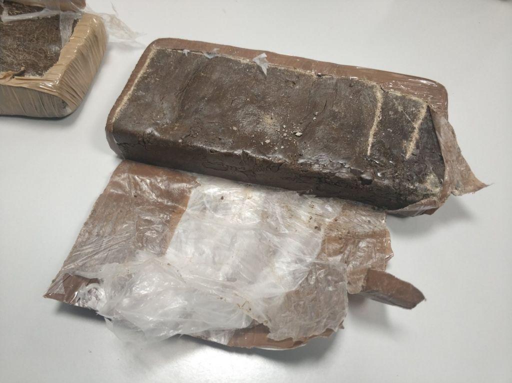 Θεσσαλονίκη: Κύκλωμα θα έριχνε σε στέκια τοξικομανών 13 κιλά ηρωίνης