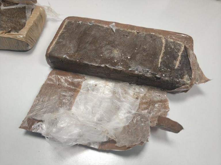 Θεσσαλονίκη: Κύκλωμα θα έριχνε σε στέκια τοξικομανών 13 κιλά ηρωίνης