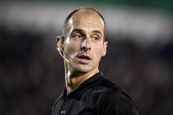 Καραντώνης και VAR αρνήθηκαν καταφανέστατο πέναλτι στον Φετφατζίδη (vid)