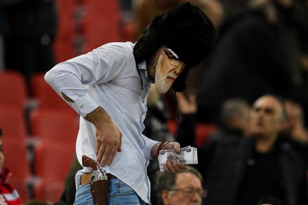 Γελάει και το νεροπίστολο από τα Jumbo…