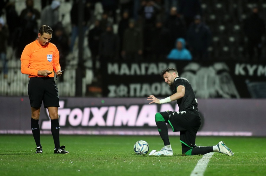 Με πέναλτι-φάντασμα ο ΠΑΟΚ άνοιξε το σκορ κόντρα στον Παναθηναϊκό