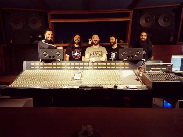 Δείτε το πρώτο βίντεο κλιπ των VIC λίγο πριν τη μεγάλη συναυλία στο Φάληρο