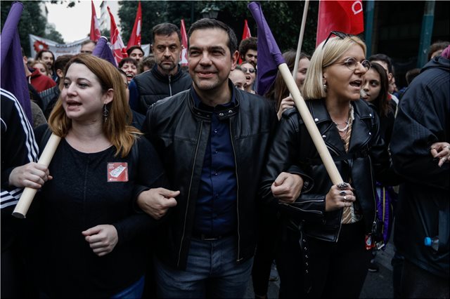 Ο ΣΥΡΙΖΑ επέστρεψε με… kolotoumba στα πεζοδρόμια του 2014