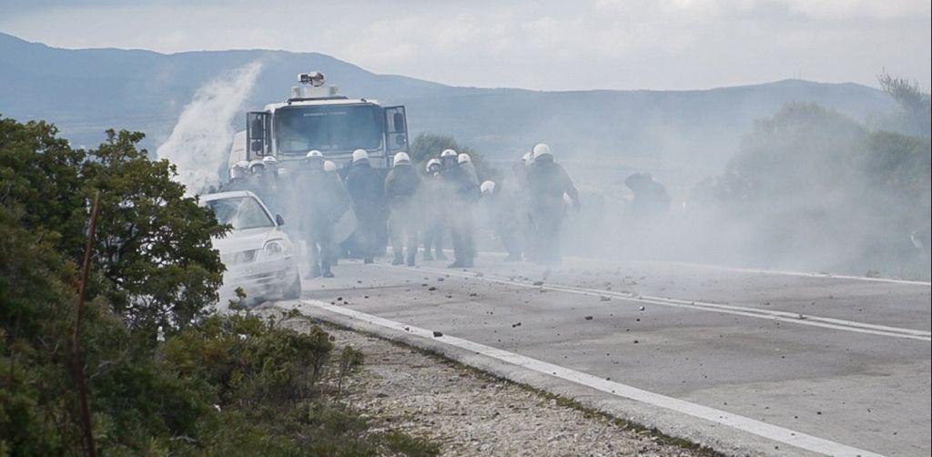 Government seeks truce with Northern Aegean islanders, uproar over riot police violence