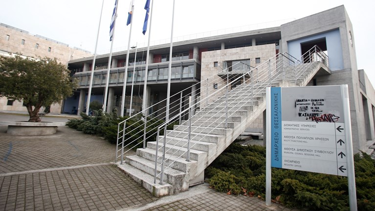 Απολυμαίνεται το δημαρχείο της Θεσσαλονίκης – Το επισκέφτηκε η 38χρονη ασθενής