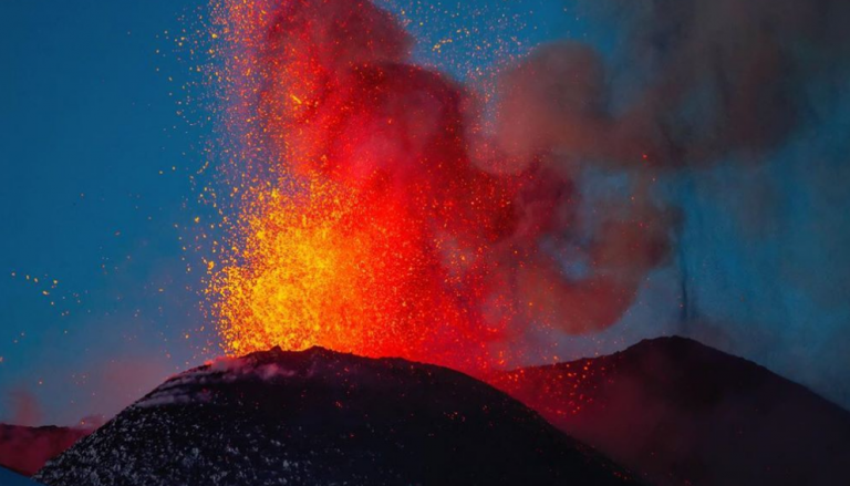 Δείτε την επικίνδυνη έκρηξη του Ηφαιστείου Μεράπι