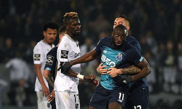 Σκηνές ντροπής στην Πορτογαλία: Θύμα ρατσιστικής επίθεσης ο Μαρεγκά – αποχώρησε από το γήπεδο