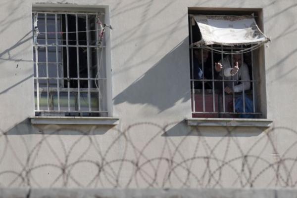 Φυλακές Κορυδαλλού: Μέχρι και τζακούζι βρήκαν σε κελί – Οι κρατούμενοι έπαιζαν χαρτιά και έκαναν πάρτι