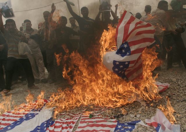 Ιρανική εταιρία «θησαυρίζει» πουλώντας σημαίες των ΗΠΑ για... κάψιμο!