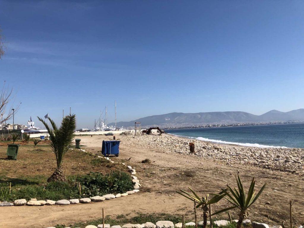 Καθαρισμός της παραλίας Φρεαττύδας από τον Δήμο Πειραιά