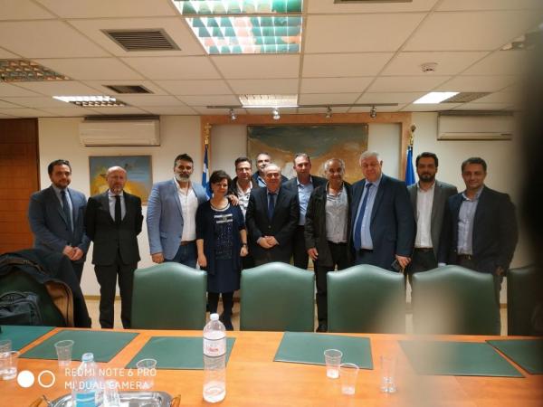 «Τρέχουν» για την απαγόρευση της διακίνησης χύμα τσίπουρου