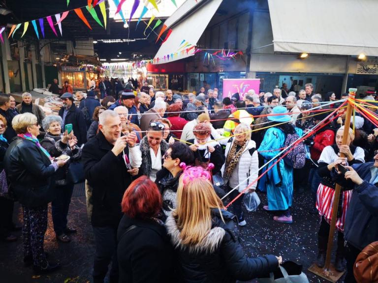 Με παραδοσιακό γλέντι γιόρτασε ο Δήμος Πειραιά την Τσικνοπέμπτη στην κεντρική αγορά