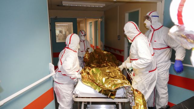 Κοροναϊός : Ηρθε η ώρα να κλείσουν λιμάνια, σχολεία, θέατρα, γήπεδα; – Τι προβλέπεται