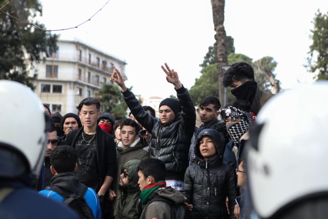 Προσφυγικό: Καταγγελίες για σχέση ΜΚΟ με διακινητές – Στα άκρα η κόντρα ΝΔ-ΣΥΡΙΖΑ