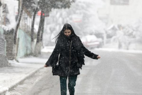 Βουτιά του υδράργυρου – Πού θα «χτυπήσει» ο χιονιάς τις επόμενες ώρες [Χάρτες]