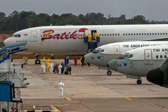 Κοροναϊός : Δεύτερο αεροπλάνο με ευρωπαίους πολίτες κατευθύνεται προς τη Γαλλία