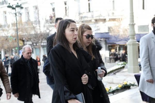Kώστας Βουτσάς: Υποβασταζόμενη έφτασε η Αλίκη Κατσαβού στη Μητρόπολη
