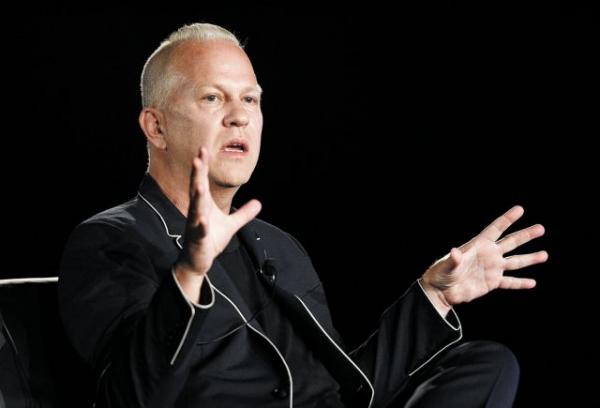 Ο Ράιαν Μέρφι μας ταξιδεύει στο Χόλιγουντ της δεκαετίας του ’70