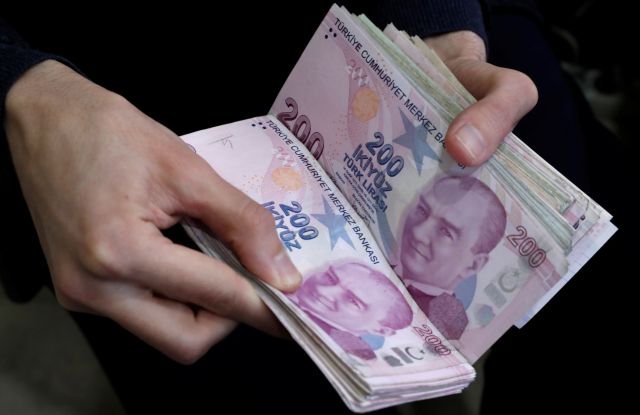 Ανακάμπτει η τουρκική λίρα: Αγώνας δρόμου για στήριξη του νομίσματος
