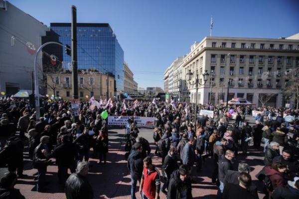Απεργιακές κινητοποιήσεις στο κέντρο για το ασφαλιστικό