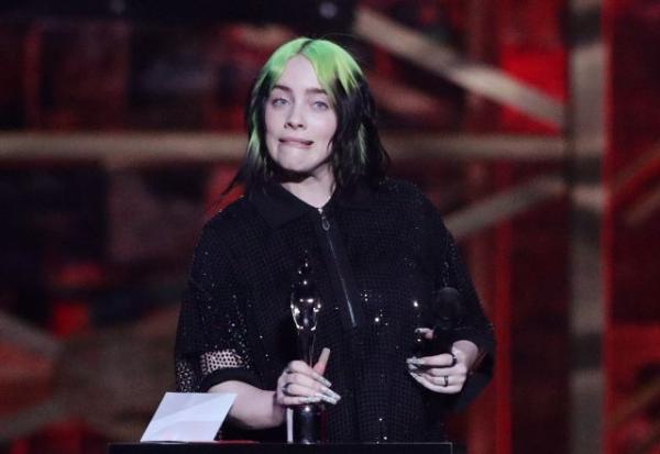 Μπίλι Άιλις : Πως το διαδίκτυο της κατέστρεψε τη ζωή