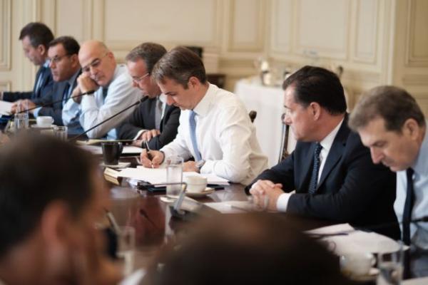 Ο Μητσοτάκης συγκαλεί υπουργικό συμβούλιο για το προσφυγικό – Συνάντηση και με Μουτζούρη