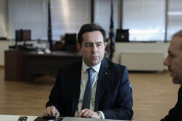 Μηταράκης: Ζητά τη συμμετοχή υπουργείων και τοπικών φορέων Β. Αιγαίου για το κλείσιμο των ΚΥΤ
