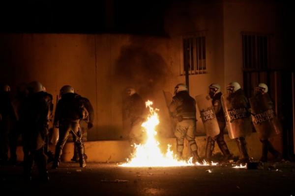 Για ρουκέτες, δυναμίτες και… κάψιμο ρούχων ενστόλων σε Λέσβο και Χίο, μιλά η ΕΛ.ΑΣ