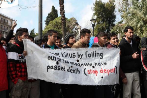 ΚΚΕ : Απαράδεκτη η κυβερνητική μεθόδευση που εγκλωβίζει χιλιάδες πρόσφυγες στα νησιά