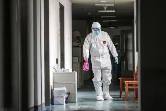 Κοροναϊός: Εκτεθειμένοι οι γιατροί στη Γουχάν – Δουλεύουν υπό το φόβο μόλυνσης
